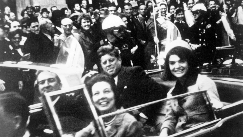 John F. Kennedy kurz vor dem Attentat in Dallas | Bildquelle: King John F. Kennedy kurz vor dem Attentat in Dallas