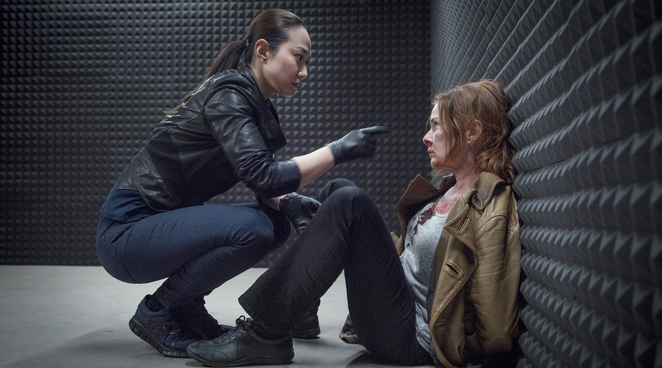 Xua n Lan (Bolor Gansuh) und Anne Marie Fuchs (Lina Wendel)