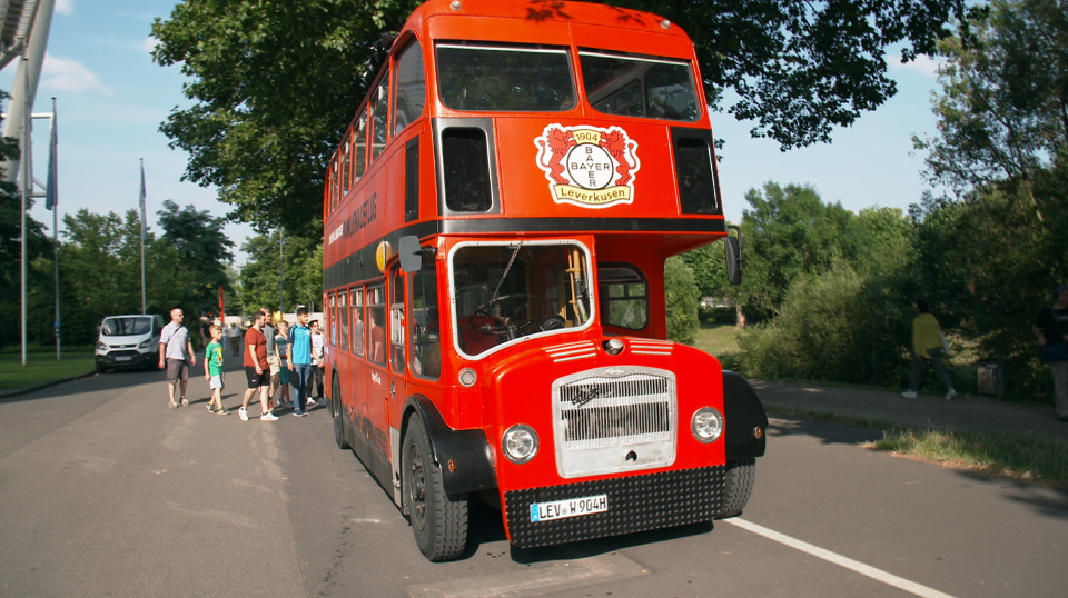 London-Bus durch Leverkusen