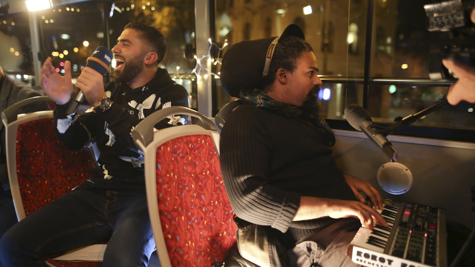 Der Cosmo Musikbus | Bildquelle: WDR/Mirko Polo Der Cosmo Musikbus