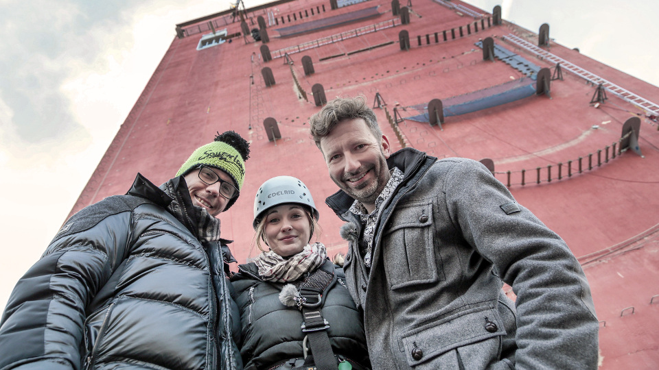 Thorsten Schorn und Daniel Danger (l) mit Vivien | Bildquelle: WDR/Fulvio Zanettini Thorsten Schorn und Daniel Danger (l) mit Vivien