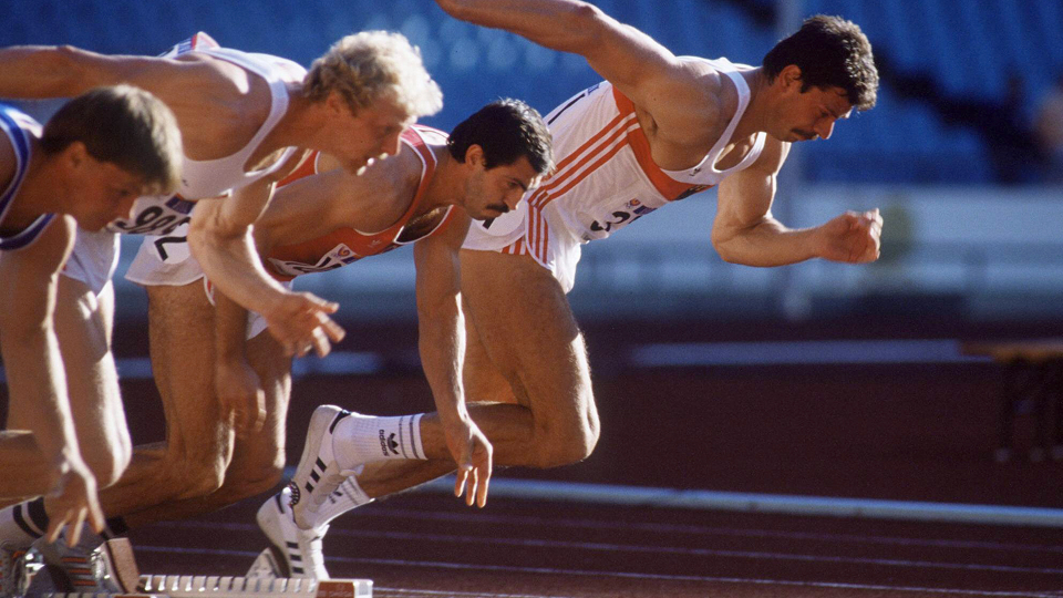 Jürgen Hingsen (rechts, BRD), Fehlstart beim 100m Sprint.