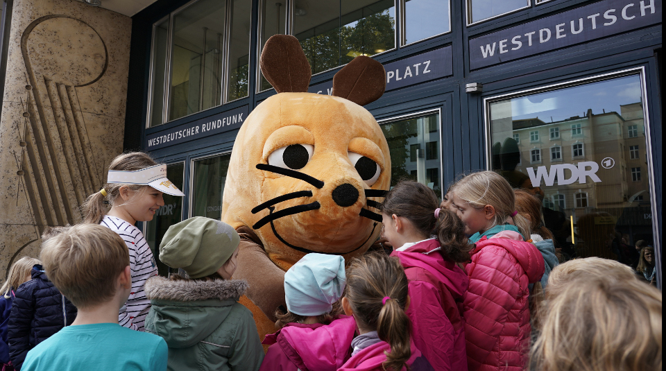 Die Maus am TüröffnerTag | Bildquelle: WDR Die Maus am TüröffnerTag