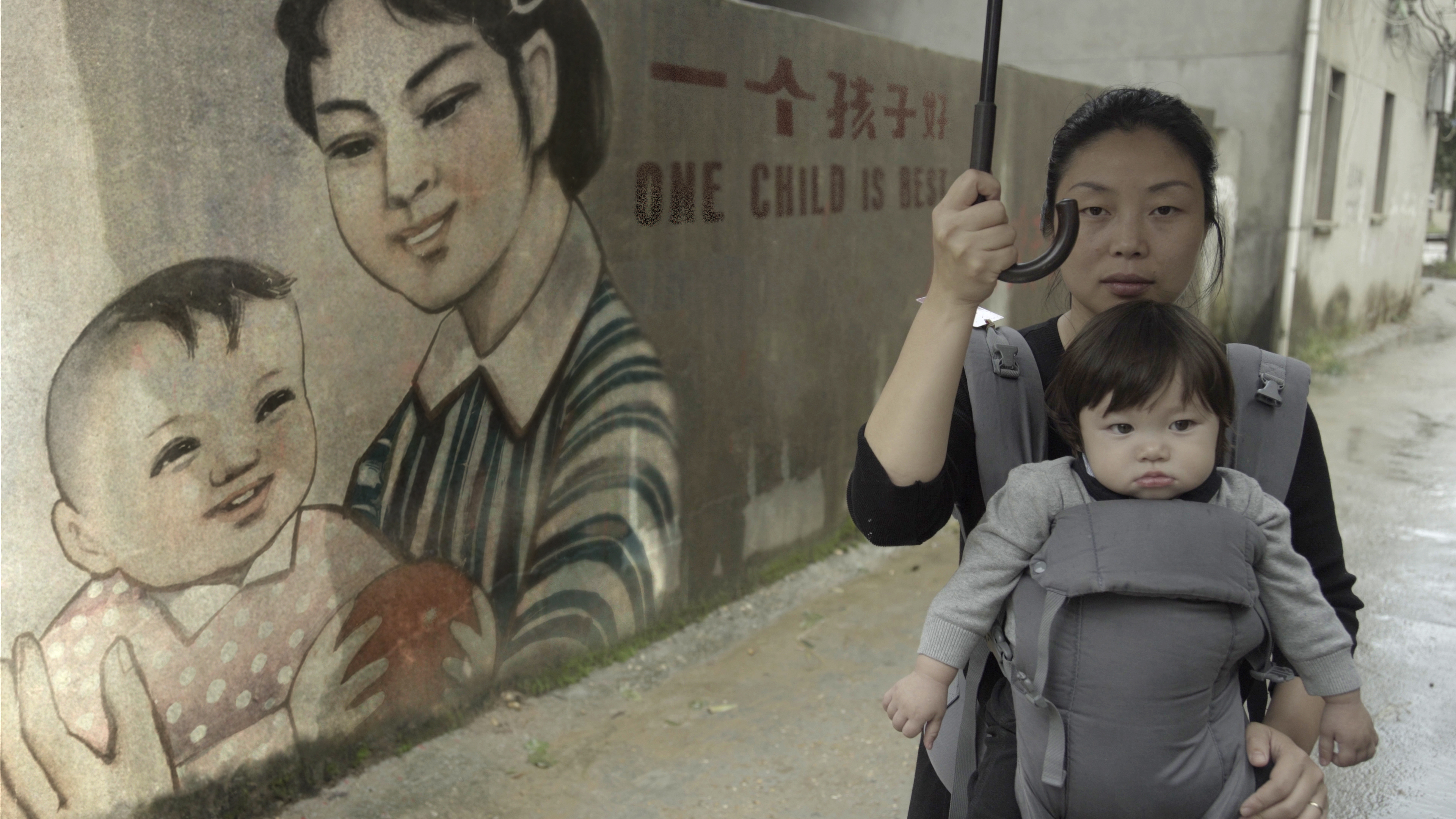 Die Filmemacherin Nanfu Wang und ihr Sohn