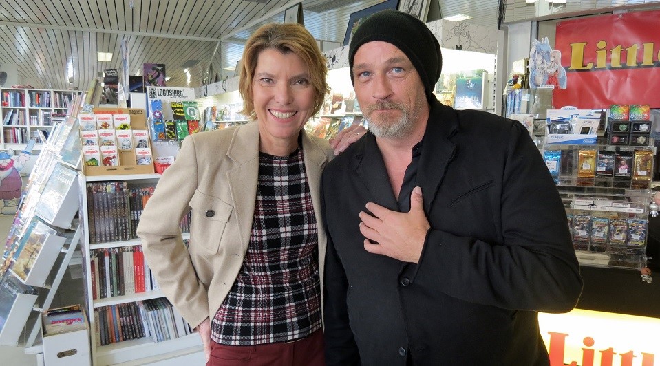 Moderatorin Bettina Böttinger und Protagonist Torsten Sträter | Bildquelle: WDR/Encanto Moderatorin Bettina Böttinger und Protagonist Torsten Sträter