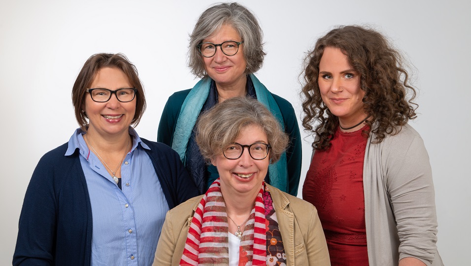 Das Team der Familien-Scouts: von links: Petra Stoschek, Katrin Mu ller (oben), Christel Adoni (unten) und Anna Lenzen. | Bildquelle: Fotogen Würselen Das Team der Familien-Scouts: von links: Petra Stoschek, Katrin Mu ller (oben), Christel Adoni (unten) und Anna Lenzen.