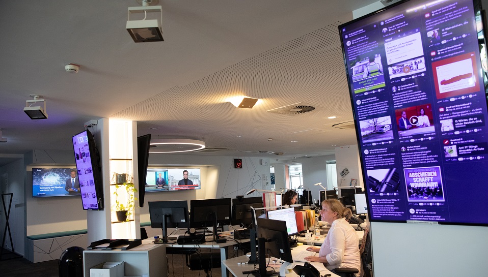 WDR Newsroom | Bildquelle: WDR/Amanda Dahms WDR Newsroom