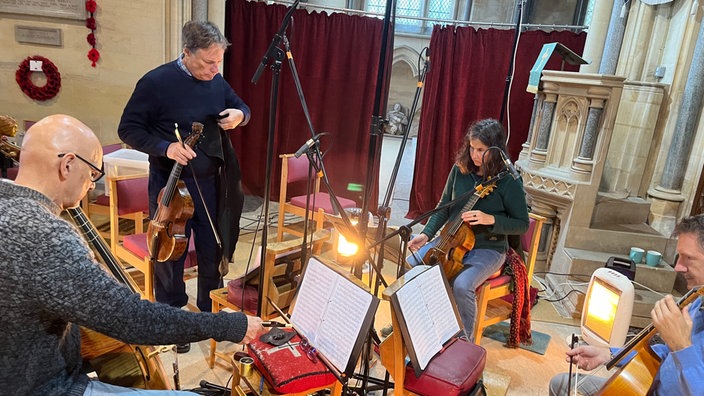 Laurence Dreyfus und sein Gambenensemble | Bildquelle: WDR/ Jean-Claude Kuner Laurence Dreyfus und sein Gambenensemble