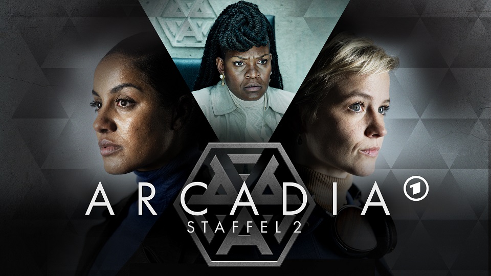 Keyvisual mit (v.l.n.r.) Milly Hendriks (Abigail Abraham), Die Hüterin (Romana Vrede), Luz Hendriks (Lynn Van Royen)