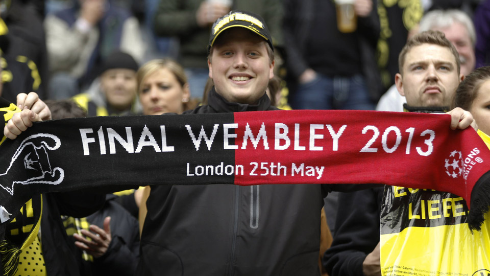 Fußball-Fan | Bildquelle: WDR/Reuters Fußball-Fan
