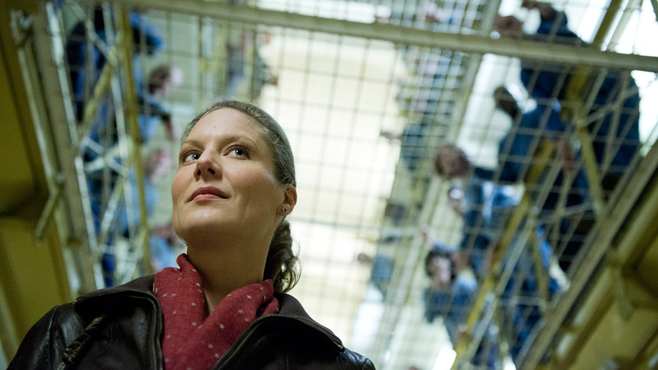 Tessa Mittelstaedt als "Tatort"-Assistentin Franziska Lüttgenjohann | Bildquelle: WDR/Menke Tessa Mittelstaedt als "Tatort"-Assistentin Franziska Lüttgenjohann