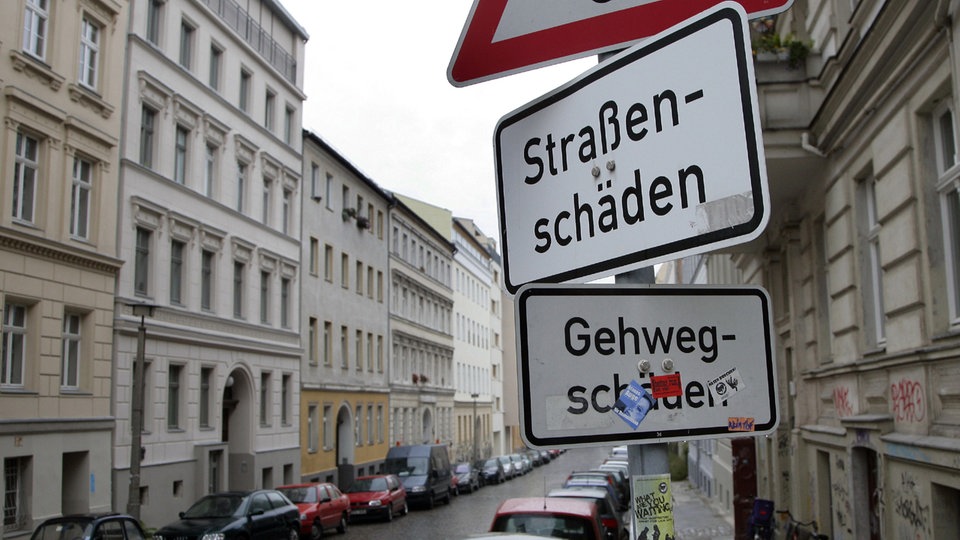 Gehwegschaeden | Bildquelle: pa/dpa/Grimm Gehwegschaeden