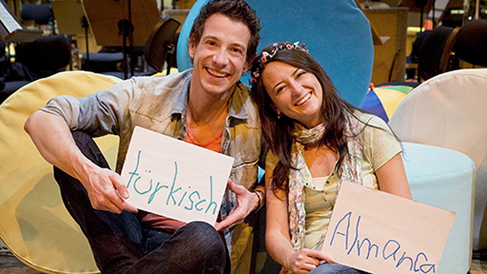 Gökçe Göksu und Bastian Biet | Bildquelle: WDR/Fischer Gökçe Göksu und Bastian Biet