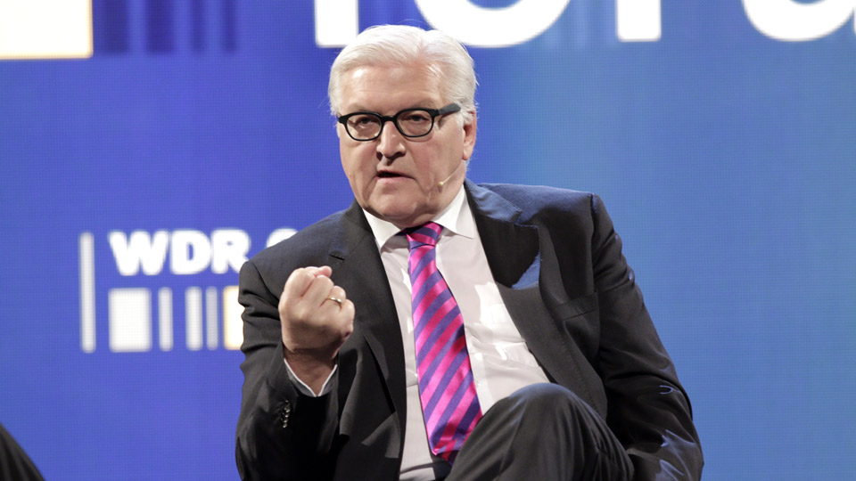 Bundesaußenminister Frank-Walter Steinmeier während der Diskussion | Bildquelle: WDR/Sachs Bundesaußenminister Frank-Walter Steinmeier während der Diskussion