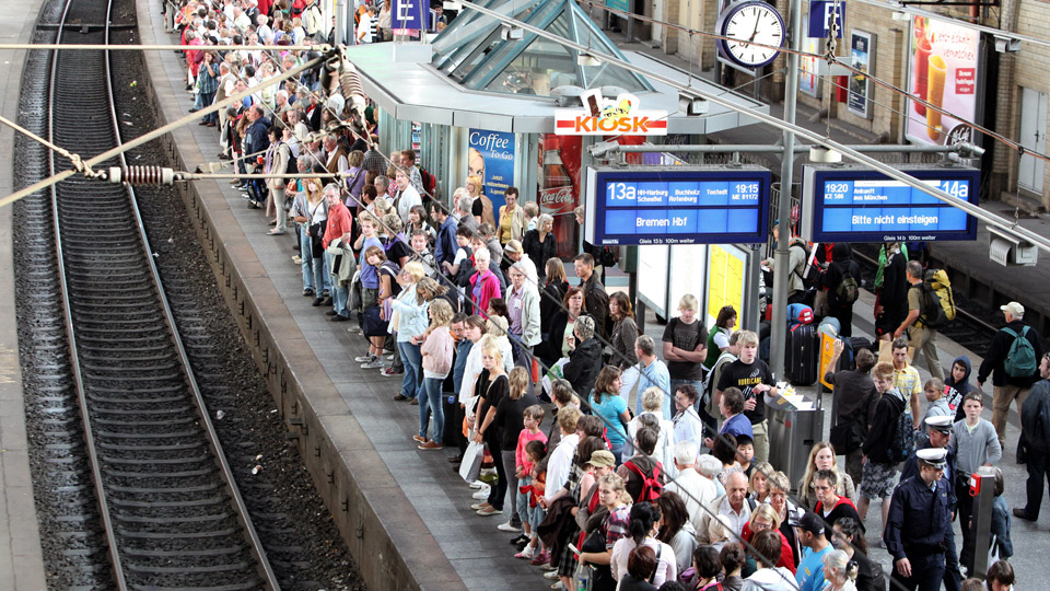 Der Deutsche Bahn-Check | Bildquelle: WDR/dpa/Bodo Marks Der Deutsche Bahn-Check