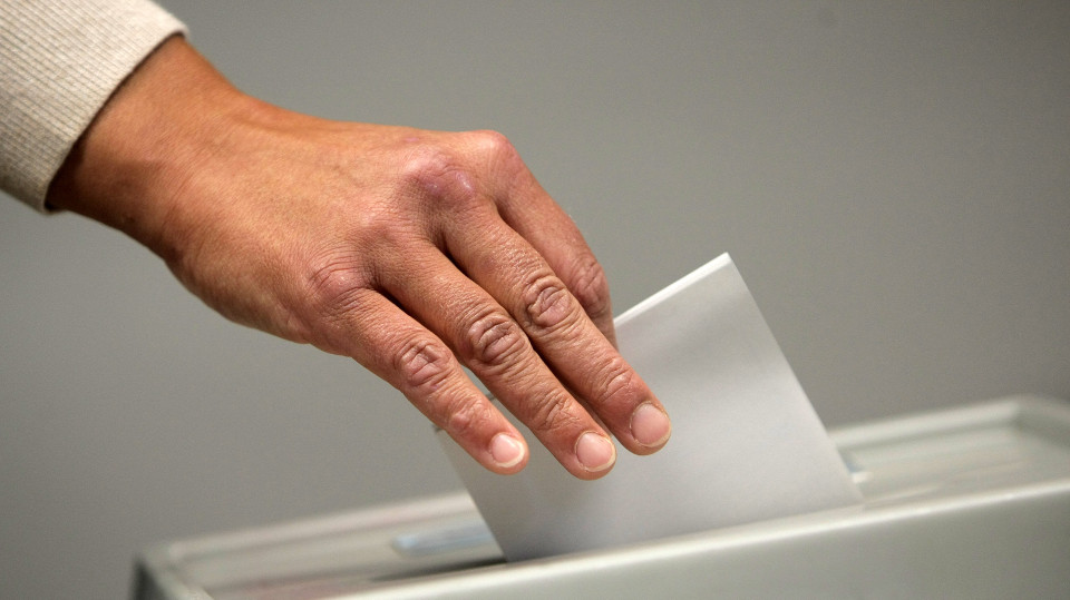 Wahlurne | Bildquelle: Erichsen/dpa Wahlurne