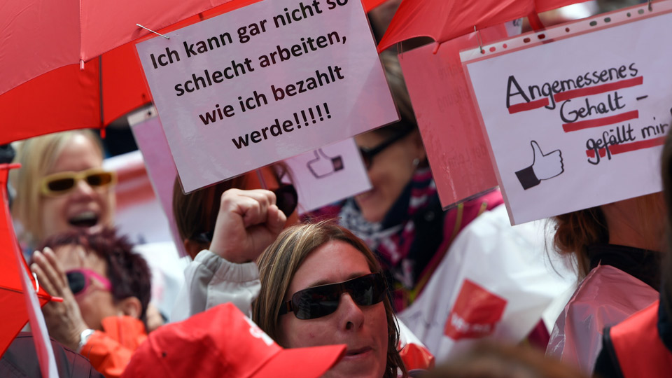 KITA-Streik | Bildquelle: Arne Dedert/dpa KITA-Streik