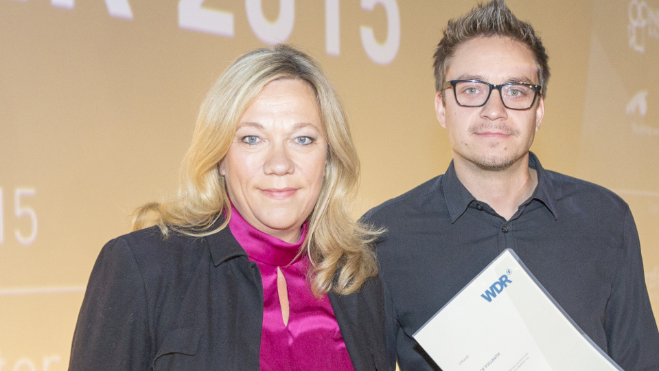 WDR-Studioleiterin Münster, Andrea Benstein und Preisträger Patrick Vollrath | Bildquelle: WDR/Till Leckebusch WDR-Studioleiterin Münster, Andrea Benstein und Preisträger Patrick Vollrath