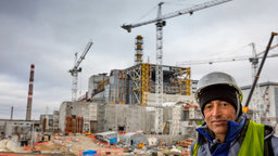 Moderator Ranga Yogeshwar in Tschernobyl | Bildquelle: WDR/Ranga Yogeshwar Moderator Ranga Yogeshwar in Tschernobyl