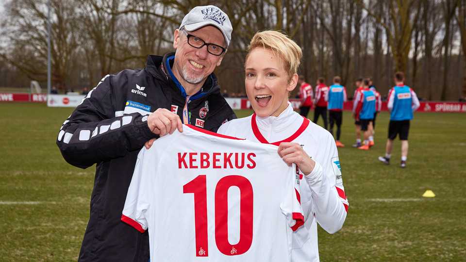 Carolin Kebekus und FC-Trainer Peter Stöger | Bildquelle: WDR/Frank Dicks Carolin Kebekus und FC-Trainer Peter Stöger
