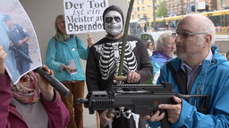 Demonstration von Friedensaktivisten | Bildquelle: WDR/Eikon Südwest Demonstration von Friedensaktivisten