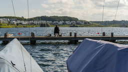 Angler am Phoenixsee | Bildquelle: WDR/Frank Dicks Angler am Phoenixsee