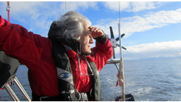 Der Regisseur Patricio Guzmán am Drehort in Patagonien