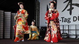 Hanayagi Tomokinu & Watanabe-Tanzgruppe