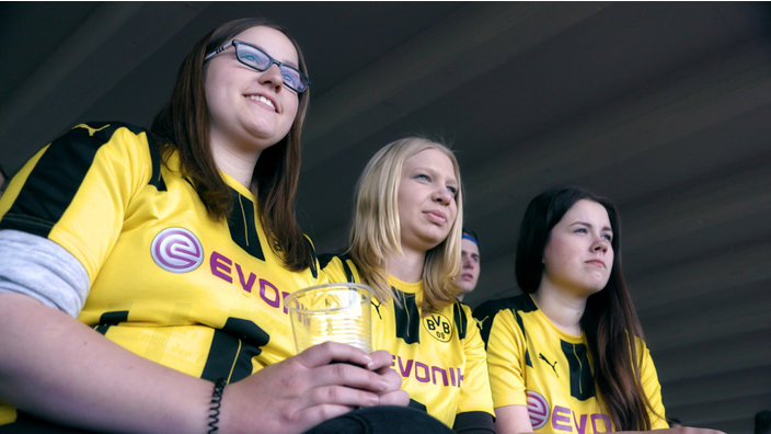 BVB-Fans | Bildquelle: WDR/Marc Schlömer BVB-Fans