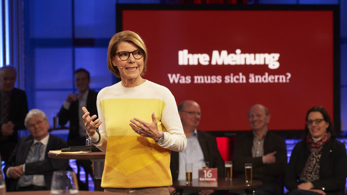Moderatorin Bettina Böttinger | Bildquelle: WDR/Melanie Grande Moderatorin Bettina Böttinger