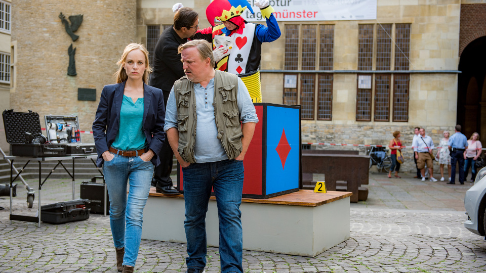 Frank Thiel (Axel Prahl, rechts) und Nadeshda Krusenstern (Friederike Kempter,