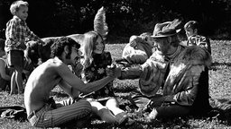 Hippies in San Francisco in den 60er Jahren im Golden State Park | Bildquelle: Interfoto Hippies in San Francisco in den 60er Jahren im Golden State Park