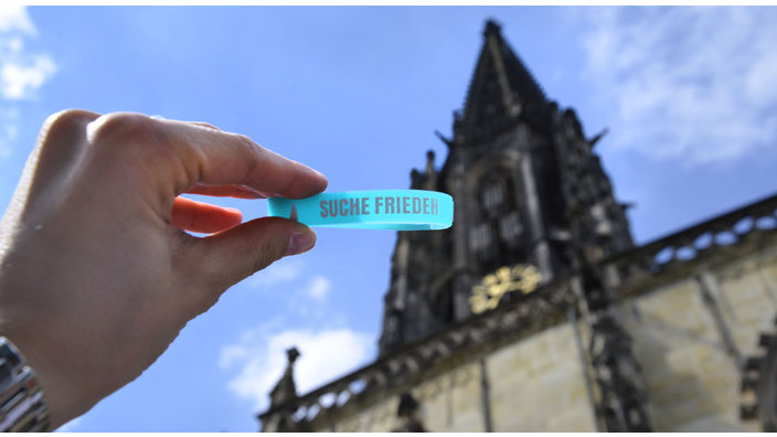 "Suche Frieden" prägen den Auftakt der mehrtägigen Veranstaltung. | Bildquelle: WDR/Bistum Münster "Suche Frieden" prägen den Auftakt der mehrtägigen Veranstaltung.