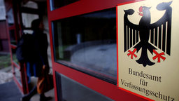 undesamt für Verfassungsschutz. | Bildquelle: dpa/Oliver Berg undesamt für Verfassungsschutz.