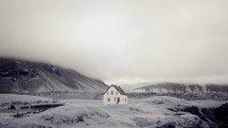 Ein einsames Haus zwischen den Bergen