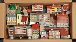 Modellbauhäuser in einer Kiste