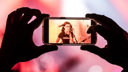 Fan macht Foto