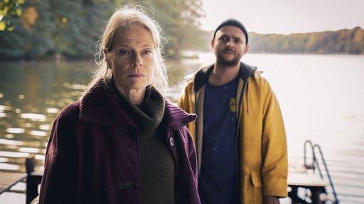 Elsa (Corinna Kirchhoff) ist frustriert wegen Arthur, Sorin (Eugen Knecht) bemerkt das.