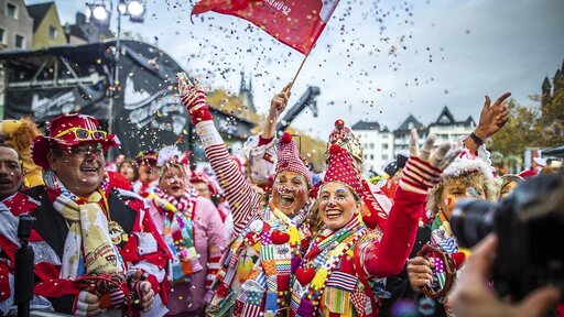 Karnevalsauftakt auf dem Kölner Heumarkt am 11.11.2019