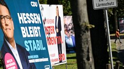 Landtagswahl Hessen - Wahlplakate | Bildquelle: WDR / Arne Dedert Landtagswahl Hessen - Wahlplakate