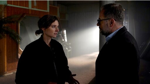 Svenja Jung (Rolle Helen Schilling) und Samuel Finzi (Prof. Wöllner)