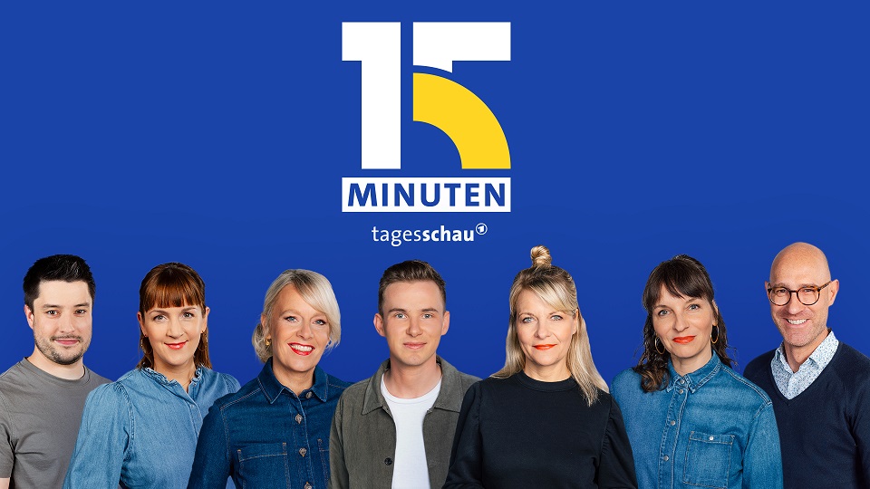 Die Hosts des Podcasts sind Uli Spinrath, Marlis Schaum, Julia Schöning, Moritz Zachow, Nina Heuser, Magdalena Bienert, Lars Sänger (v.l.n.r.). | Bildquelle: WDR/Annika Fußwinkel/ Simin Kianmehr Die Hosts des Podcasts sind Uli Spinrath, Marlis Schaum, Julia Schöning, Moritz Zachow, Nina Heuser, Magdalena Bienert, Lars Sänger (v.l.n.r.).