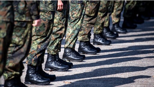 Soldat*innen der Bundeswehr auf dem Appellplatz