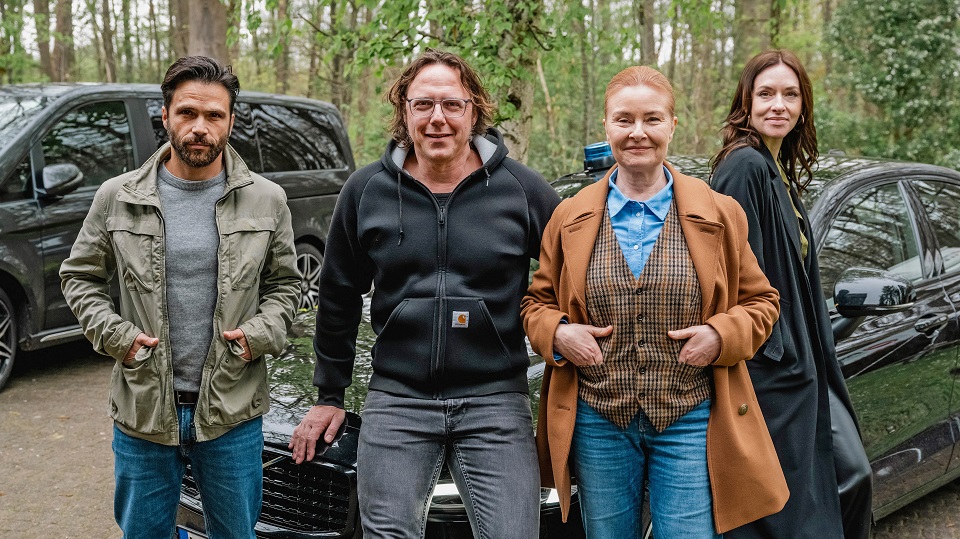 v.l.n.r.: Karim Chérif (Youssef Kilali), Christoph Schnee (Regie), Lina Wendel (Anne Marie Fuchs), Kim Riedle (Larissa Hollig)