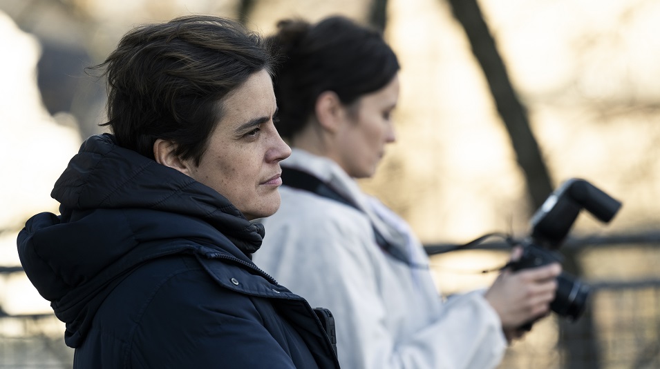 Regisseurin Isabell uba