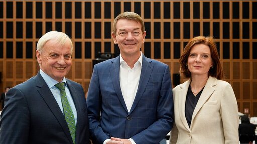 Rolf Zurbrüggen, Vorsitzender des WDR-Rundfunkrats, Jörg Schönenborn und WDR-Intendantin Dr. Katrin Vernau