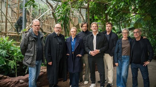 Abgebildet (v.l.n.r.) Torsten C. Fischer (Regisseur), Dietmar Bär (als Freddy Schenk ), Ricarda Seifried (als Merle Rautenberg ), Andreas Köhler (Kameramann), Jan Kruse (Produzent Bavaria Fiction), Götz Bolten (Redakteur WDR), Eva und Volker A. Zahn (Autoren)